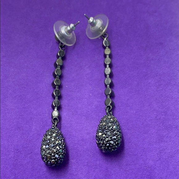 💛 Classic Black & Silver Crystal Drop Earrings - Picture 4 of 6
